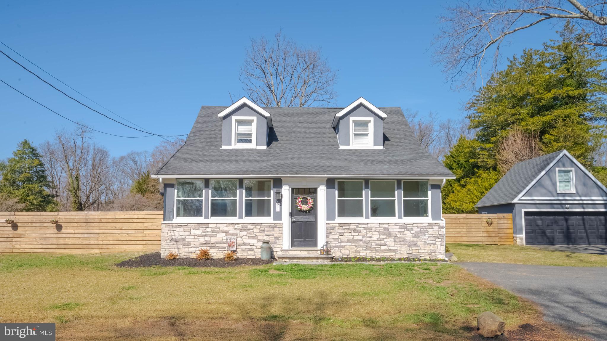 FALLSTON MANOR - Residential