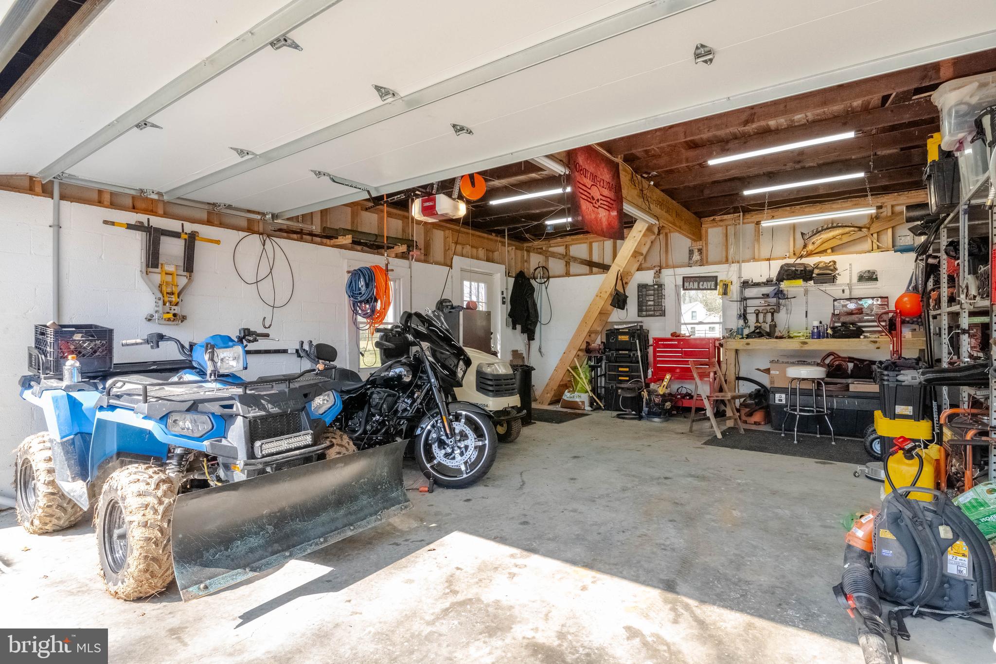 FALLSTON MANOR - Residential