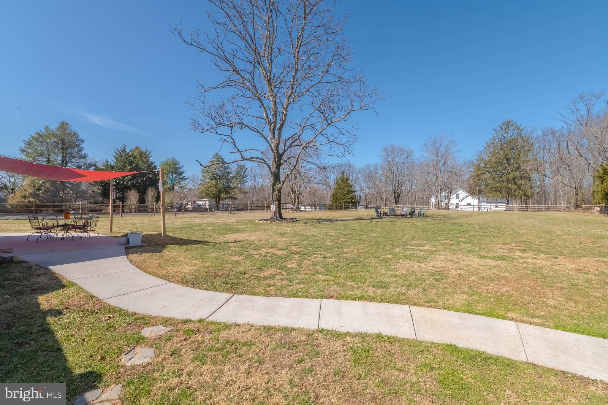 FALLSTON MANOR - Residential