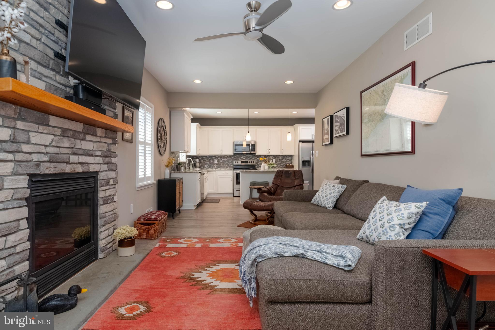 FALLSTON MANOR - Residential