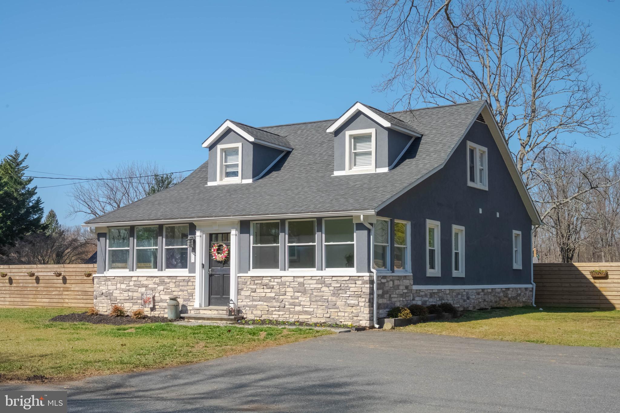 FALLSTON MANOR - Residential