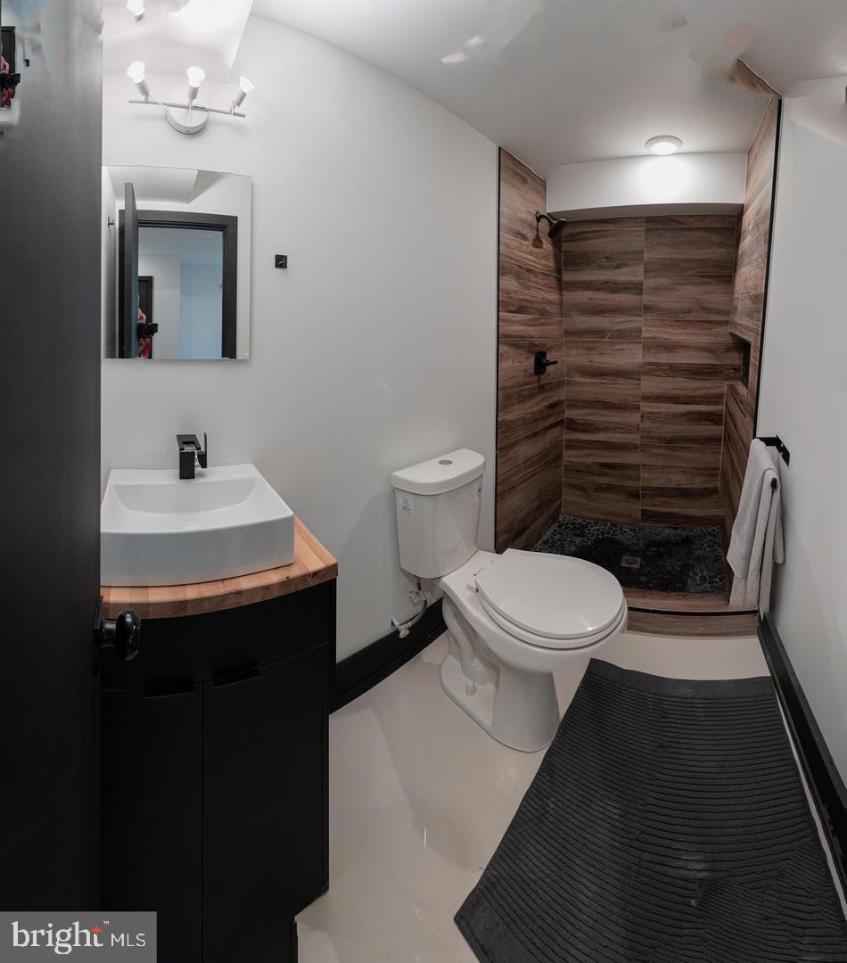 TEMPLE UNIVERSITY - Residential Lease