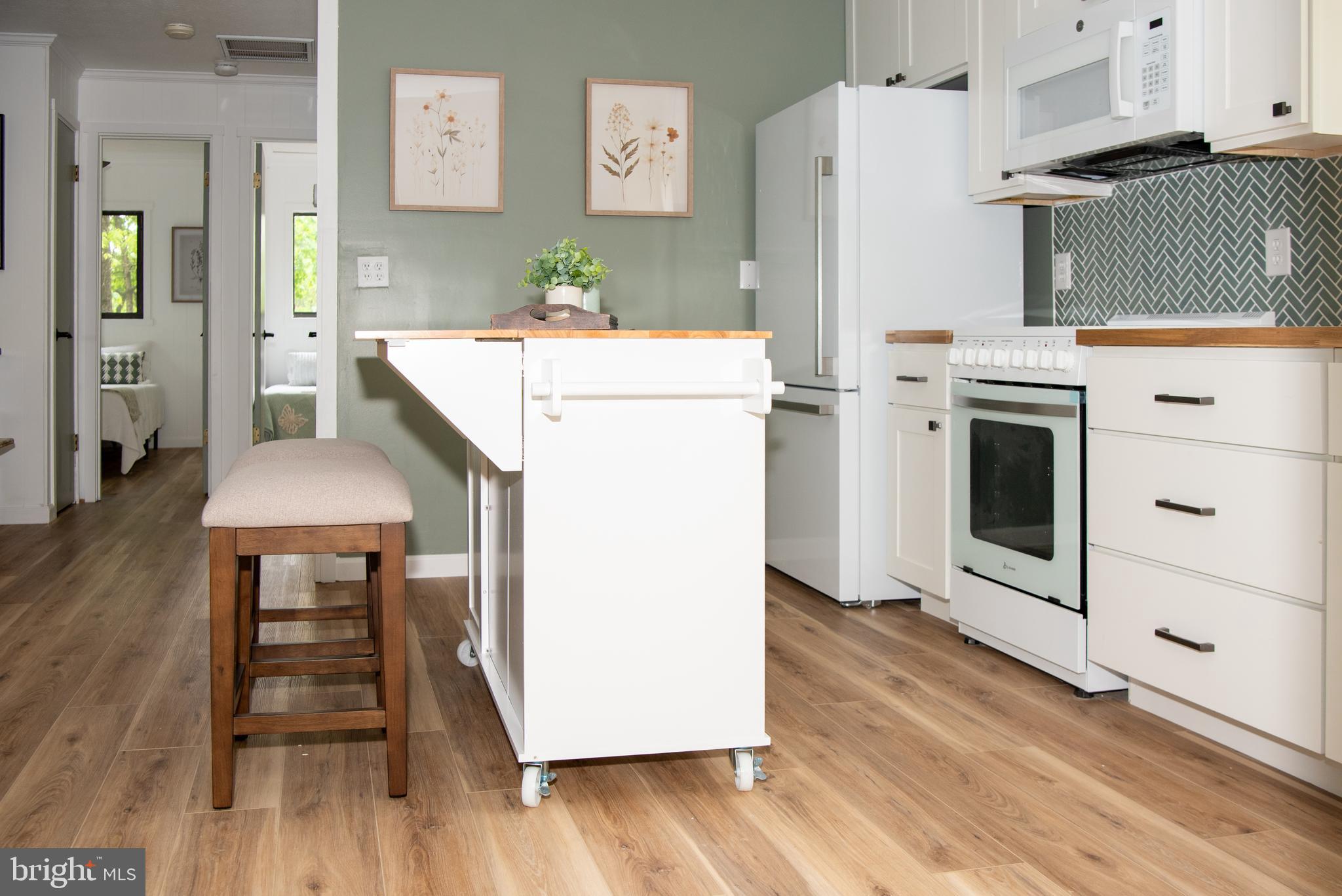 CABIN AT LOST RIVER - Residential