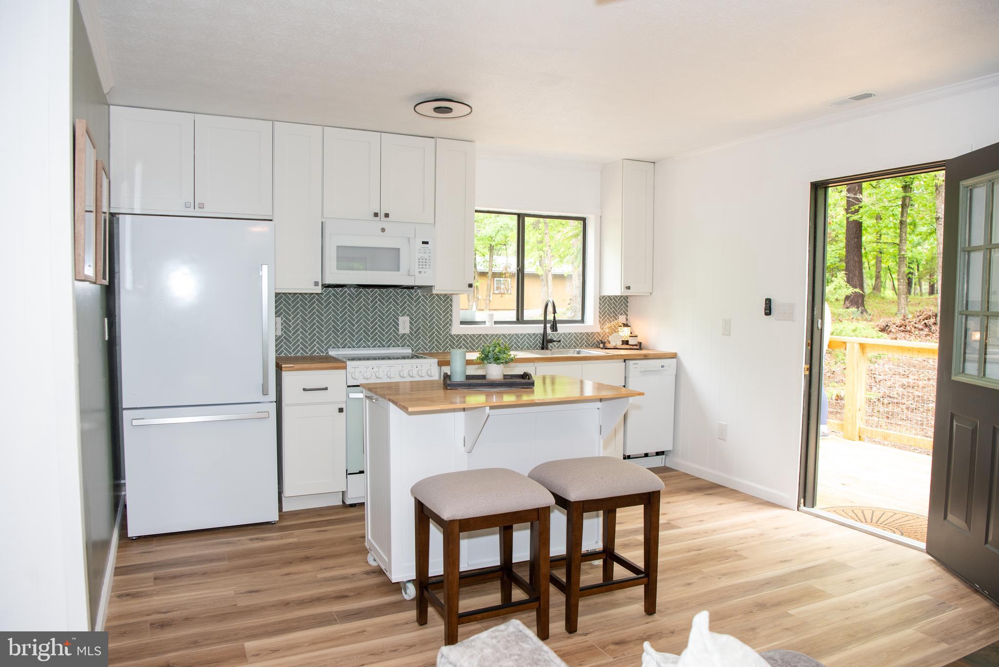 CABIN AT LOST RIVER - Residential