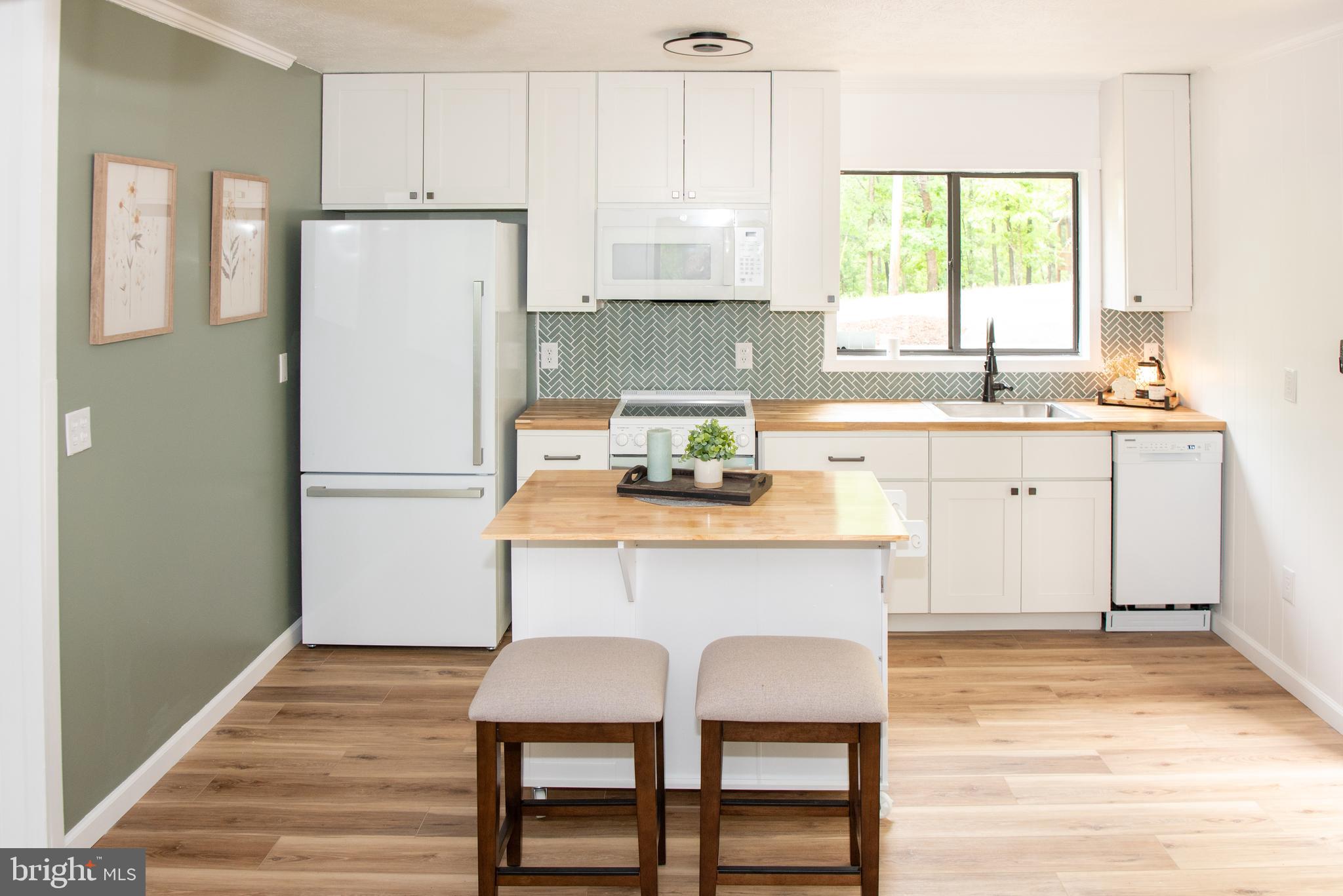 CABIN AT LOST RIVER - Residential