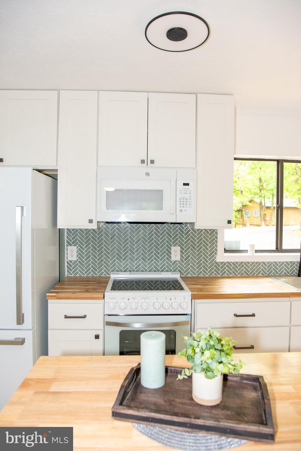 CABIN AT LOST RIVER - Residential