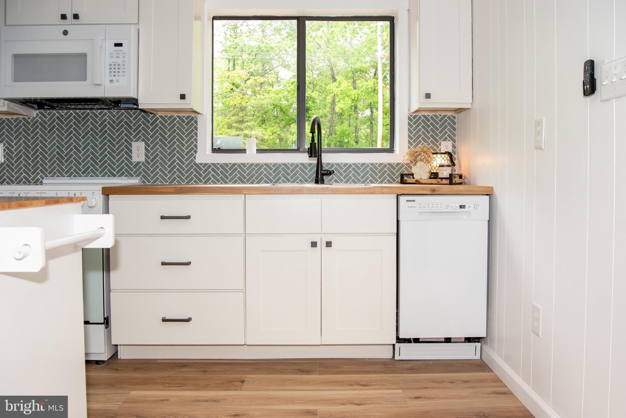 CABIN AT LOST RIVER - Residential