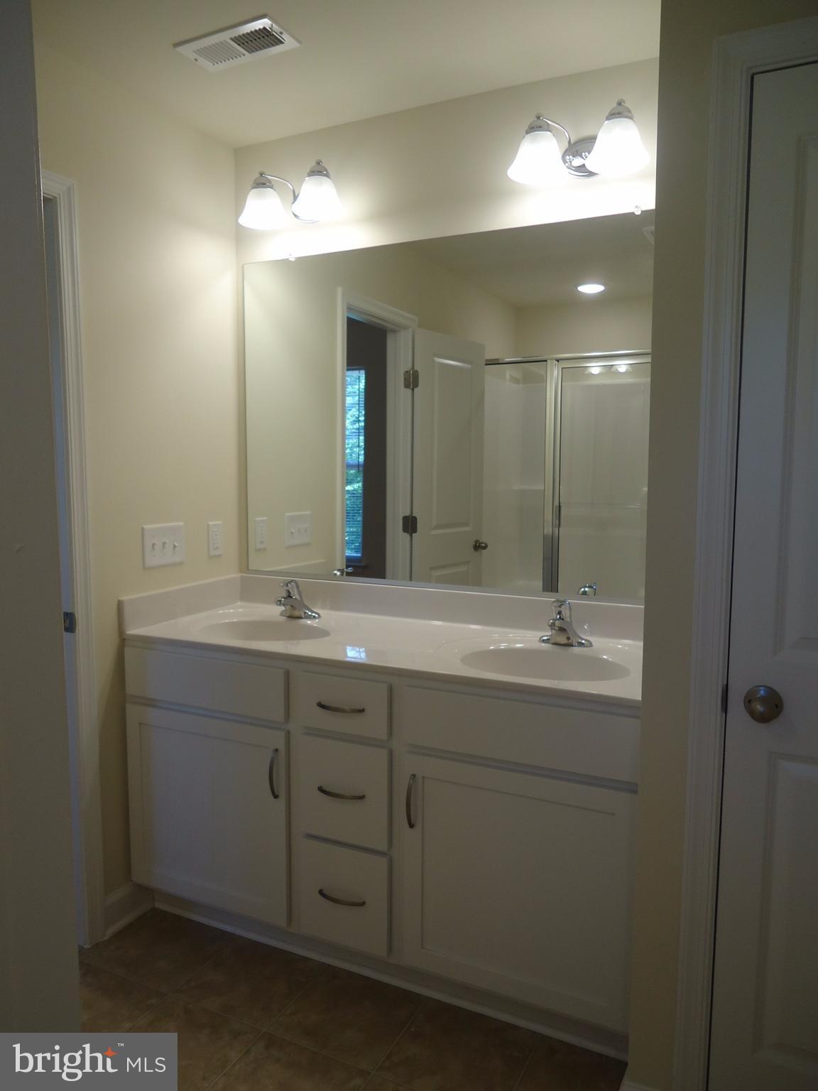 DABNEY WOODS - Residential Lease