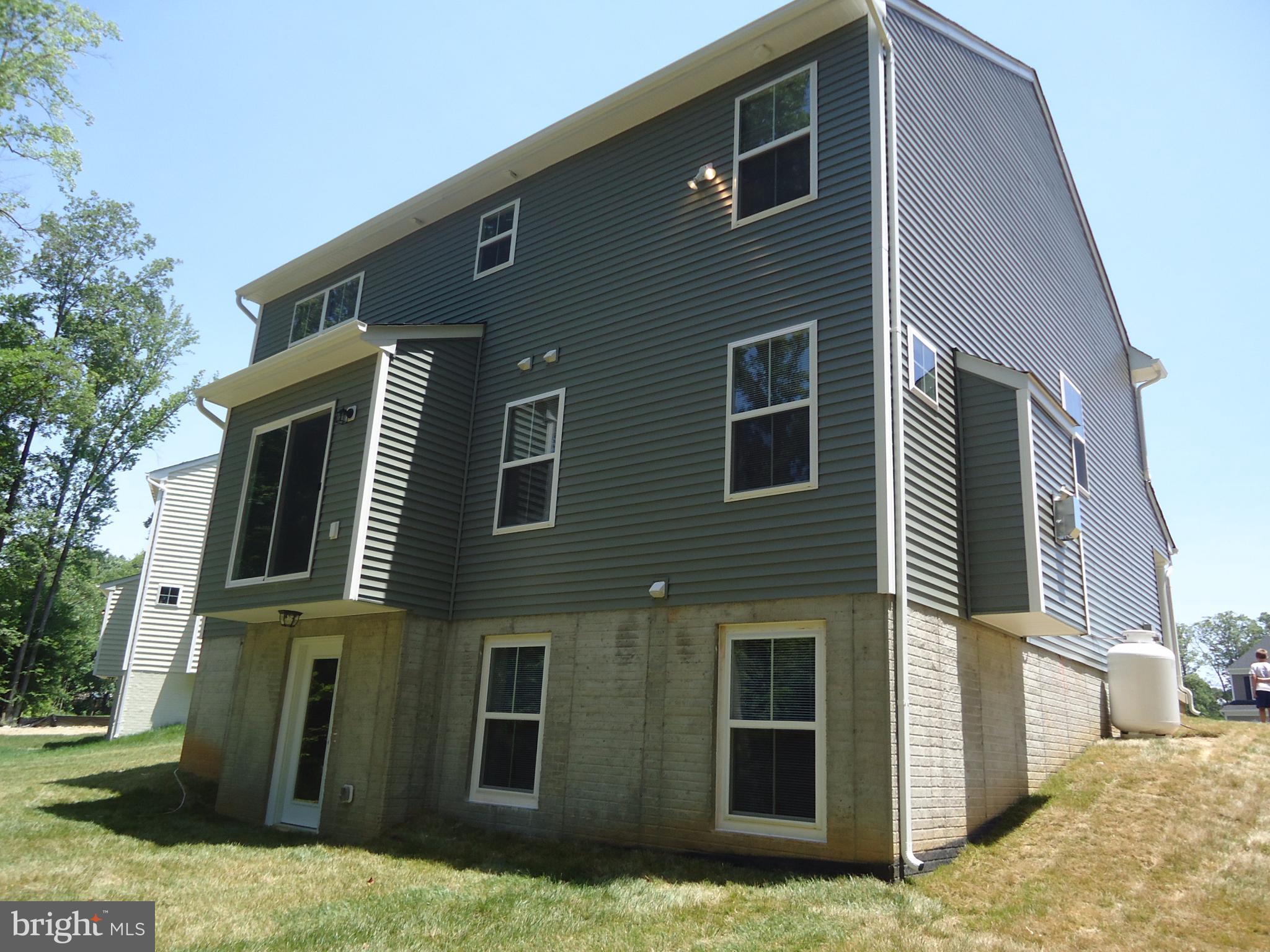 DABNEY WOODS - Residential Lease