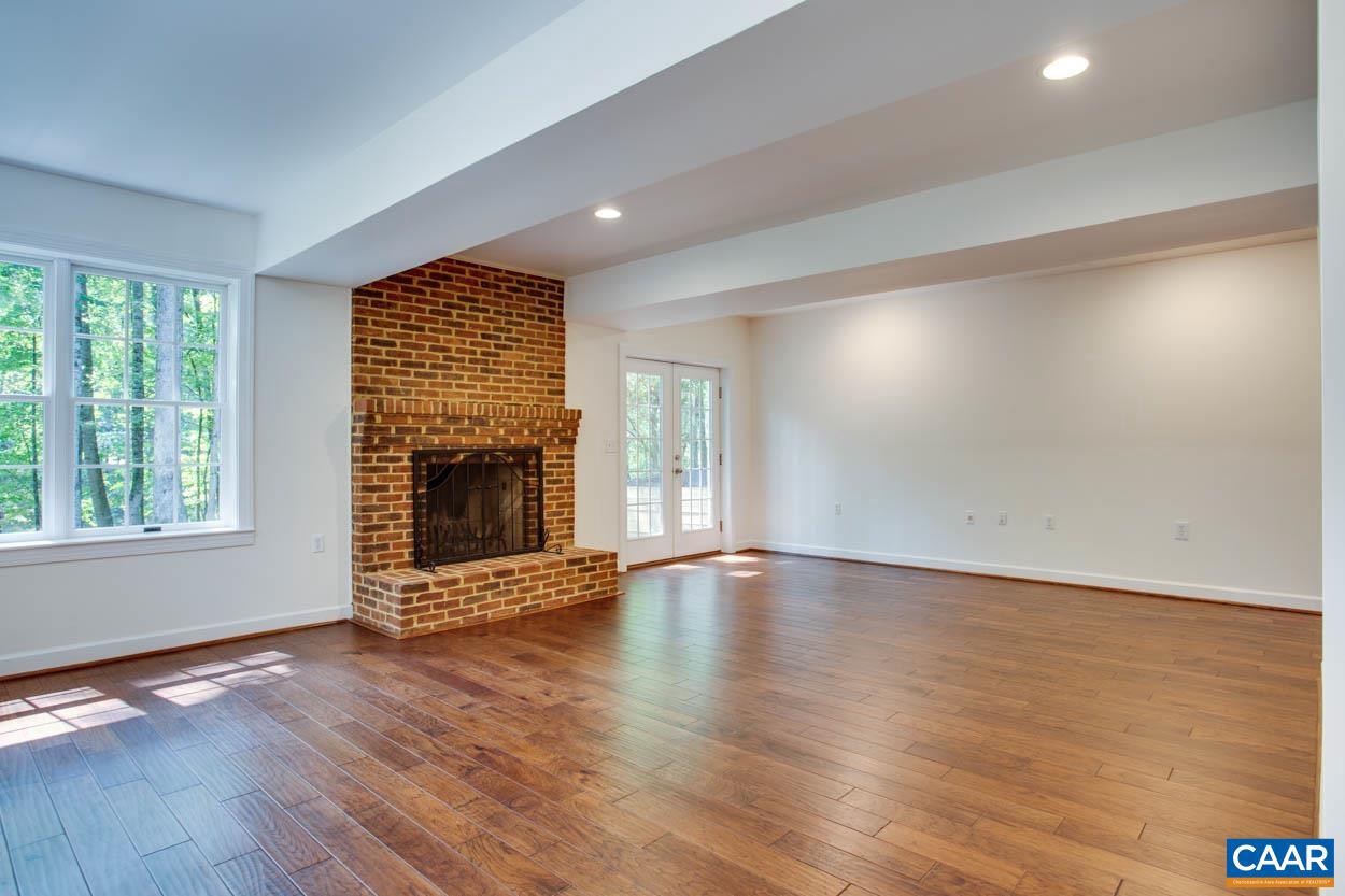 IVY OAKS - Residential