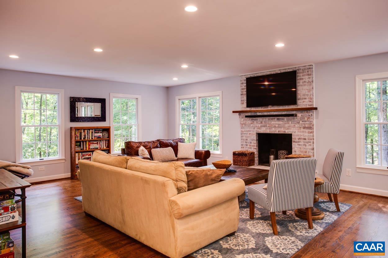 IVY OAKS - Residential