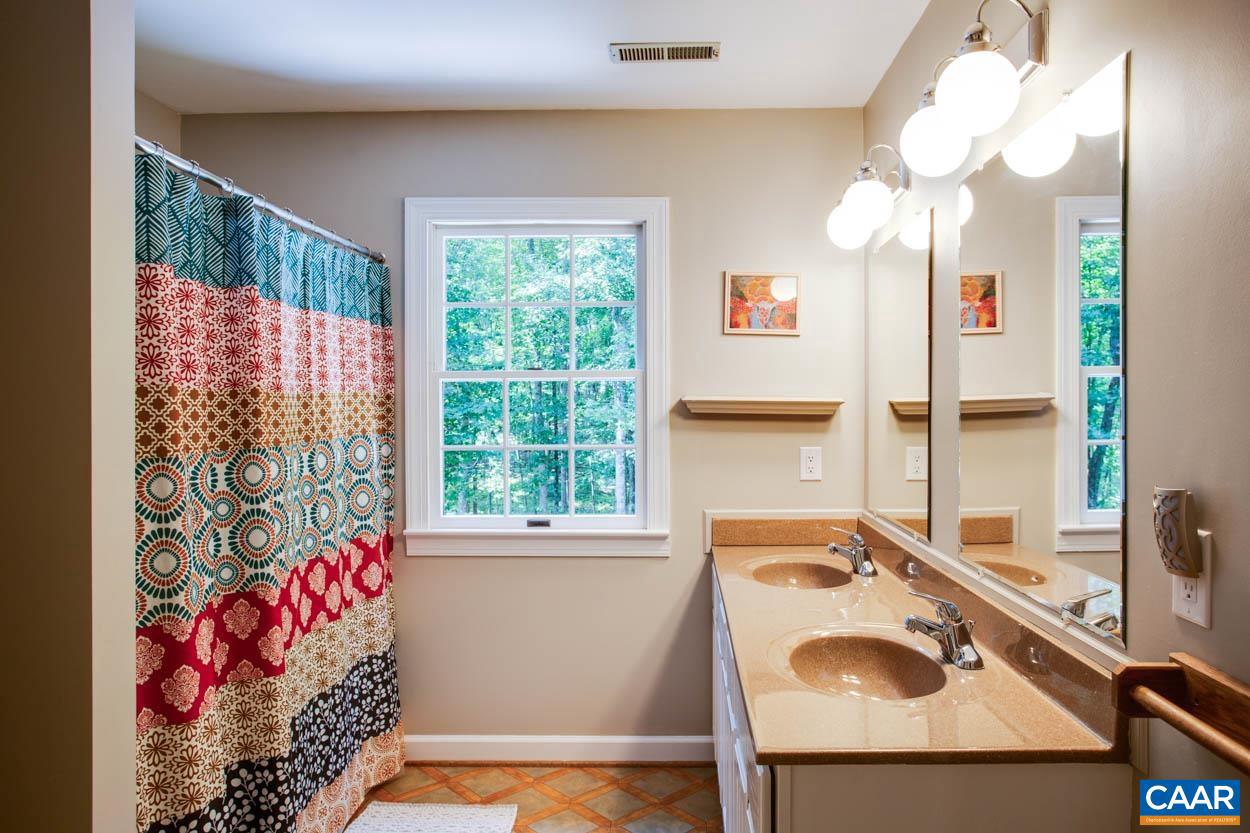 IVY OAKS - Residential