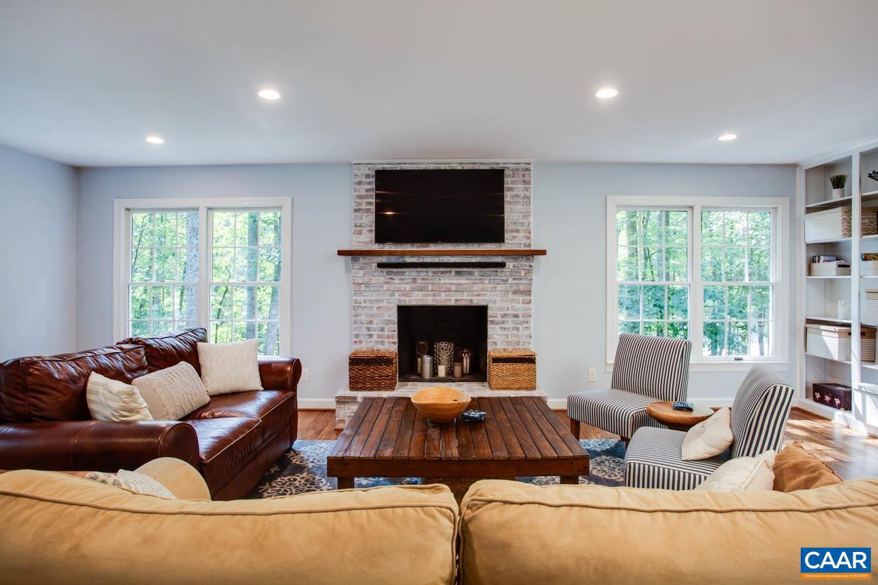 IVY OAKS - Residential