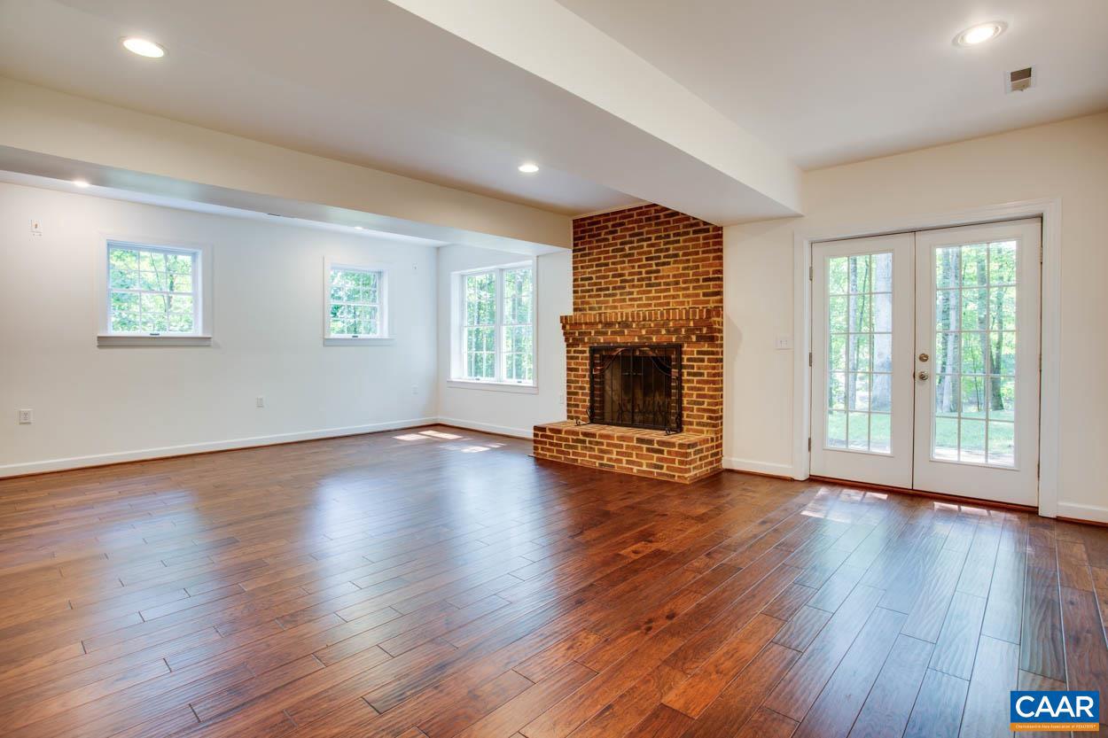 IVY OAKS - Residential