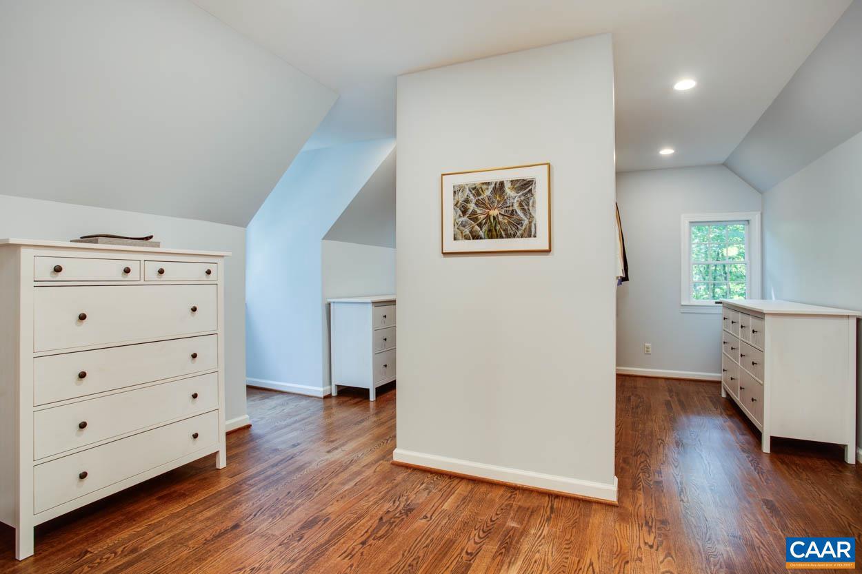 IVY OAKS - Residential