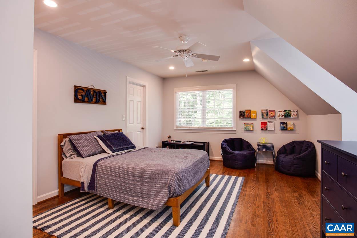 IVY OAKS - Residential