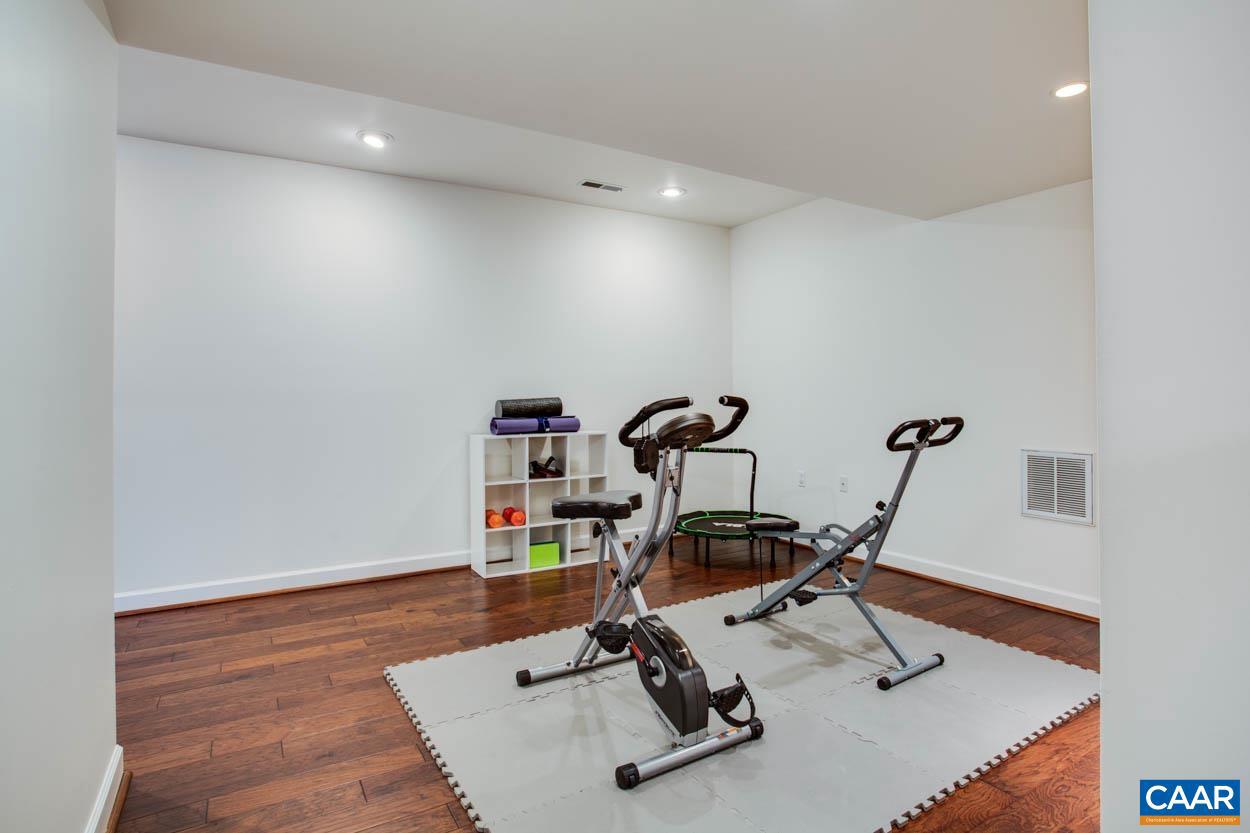 IVY OAKS - Residential