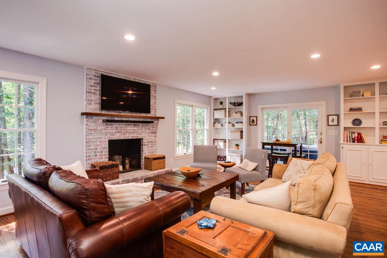 IVY OAKS - Residential