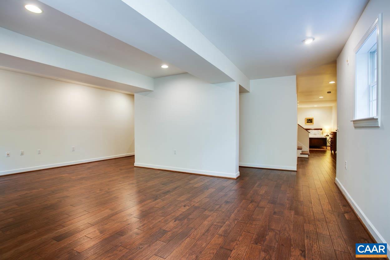 IVY OAKS - Residential