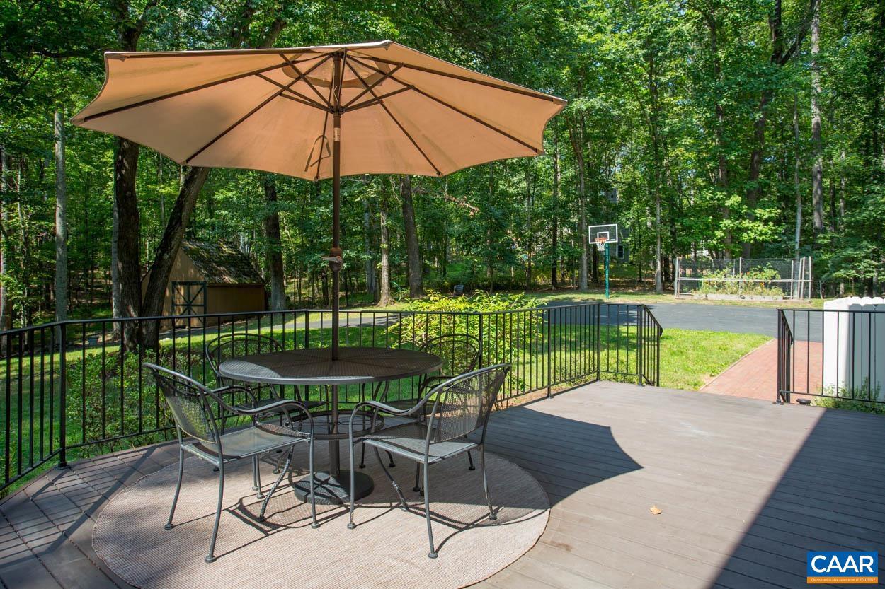 IVY OAKS - Residential