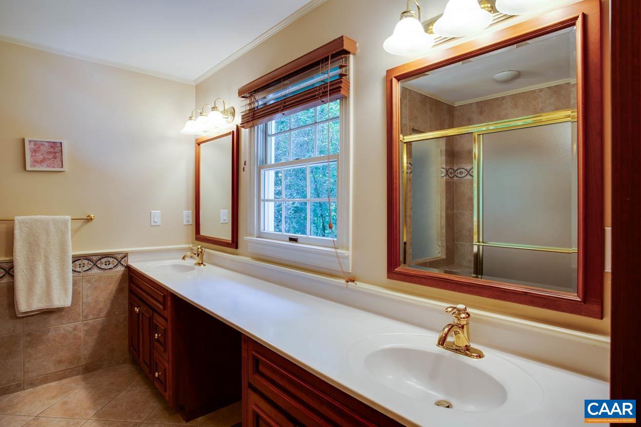 IVY OAKS - Residential