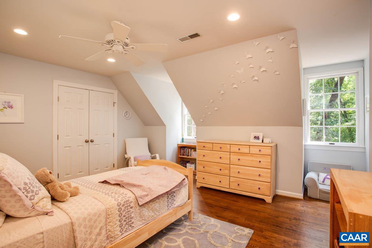 IVY OAKS - Residential