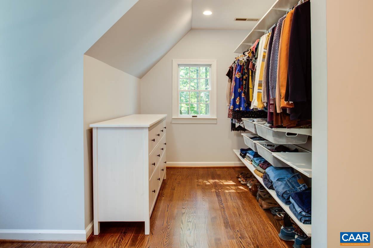 IVY OAKS - Residential