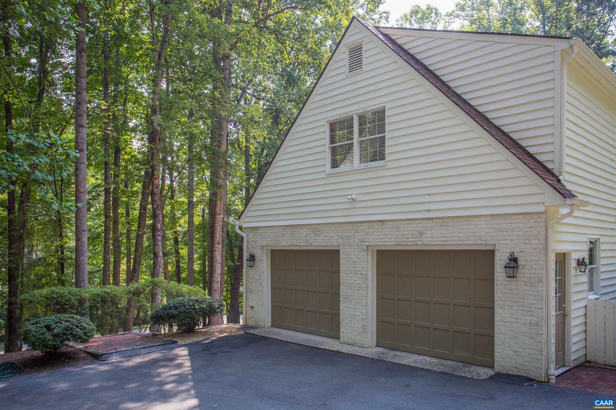 IVY OAKS - Residential