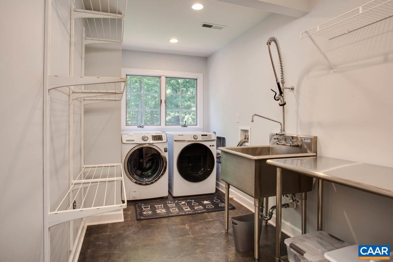 IVY OAKS - Residential