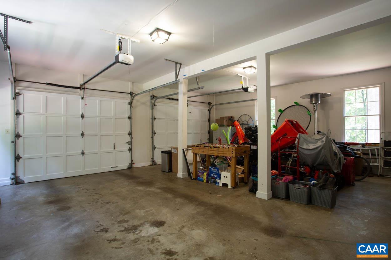 IVY OAKS - Residential