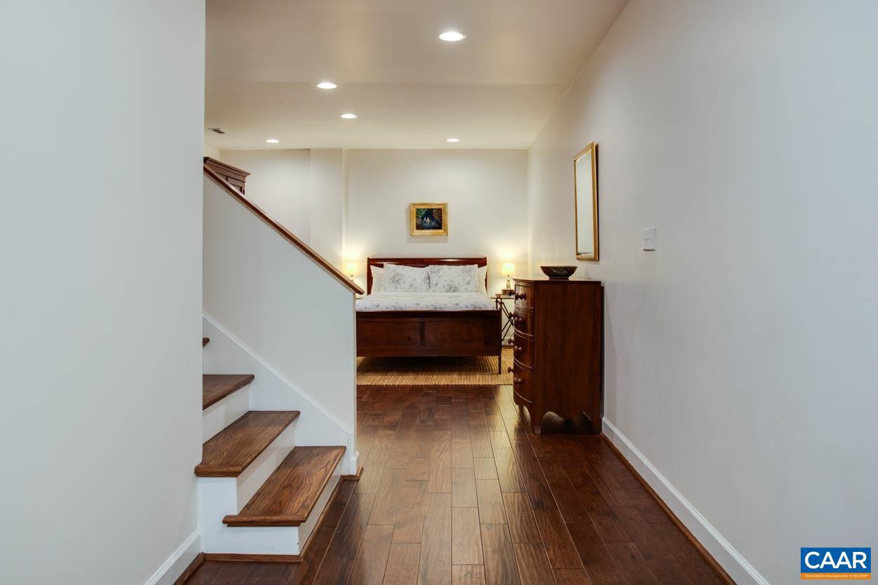 IVY OAKS - Residential