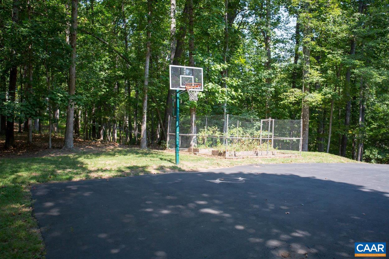 IVY OAKS - Residential