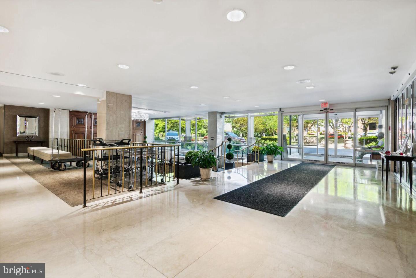 1900 LYTTONSVILLE ROAD 819