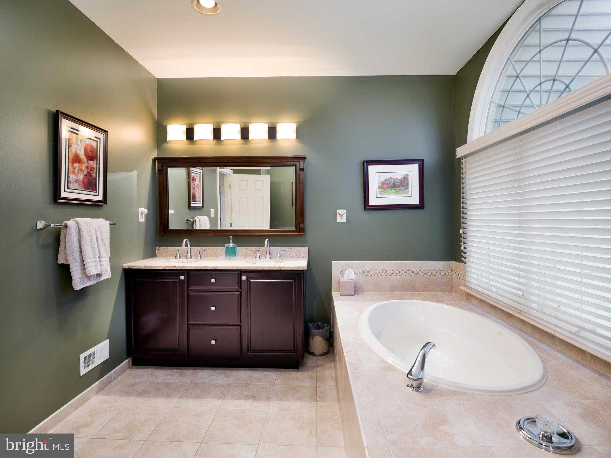 MONTGOMERY WALK - Residential