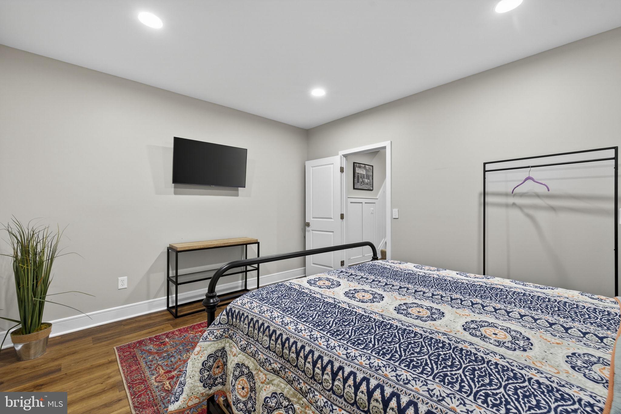 MEADOWBROOK - Residential