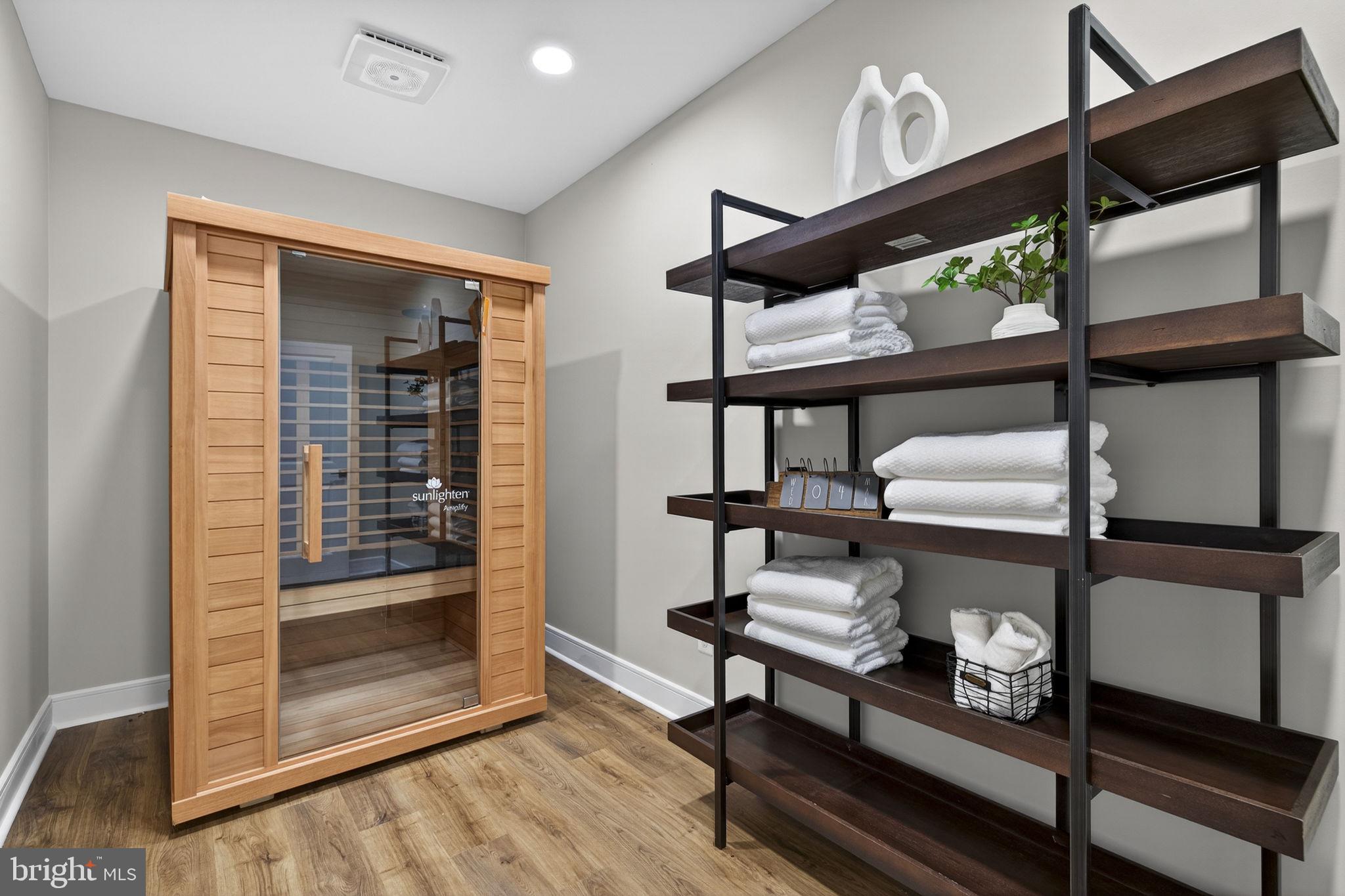 MEADOWBROOK - Residential