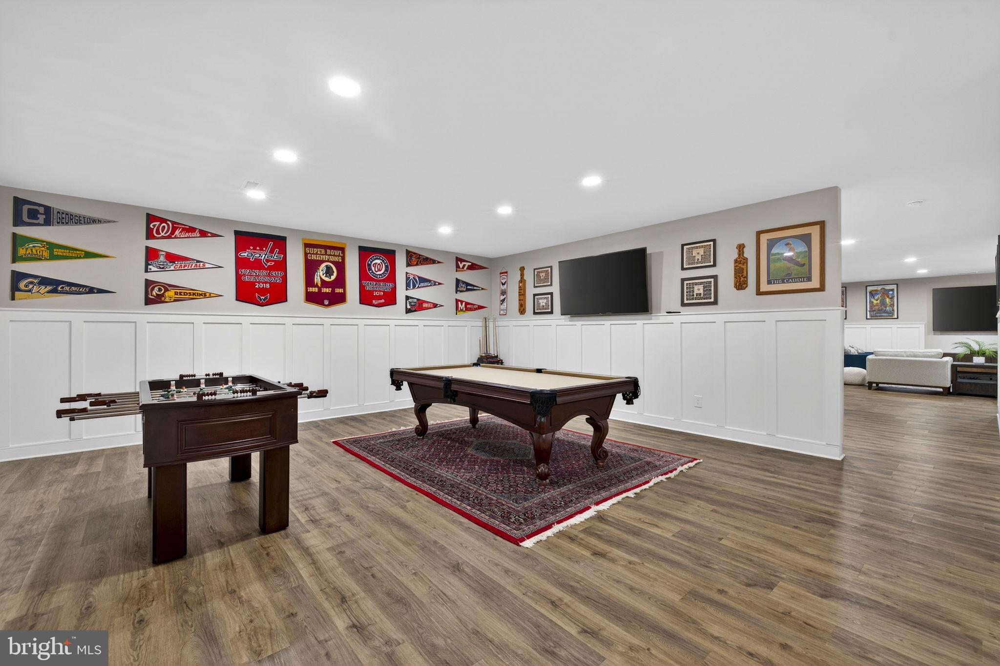 MEADOWBROOK - Residential