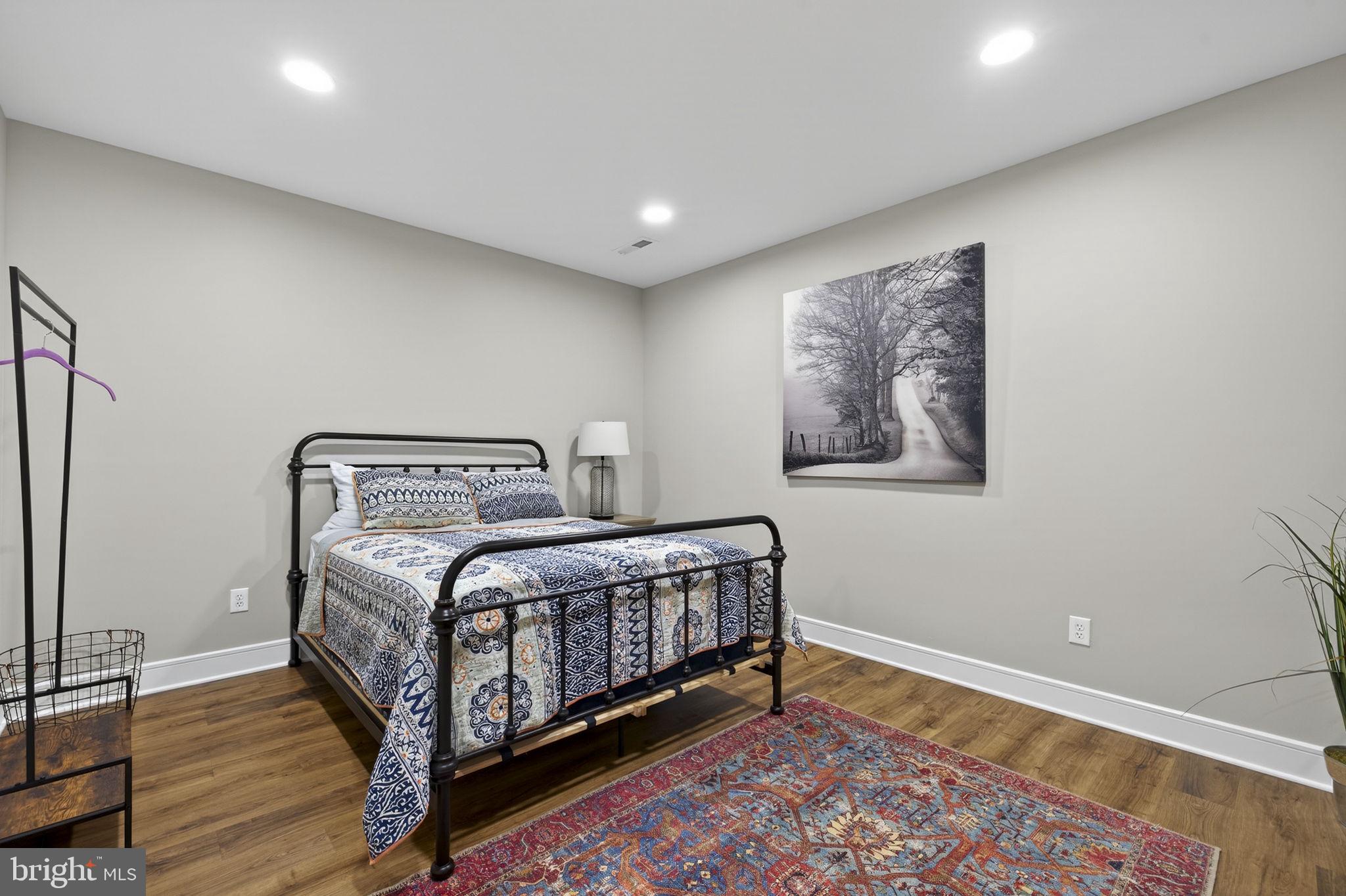 MEADOWBROOK - Residential