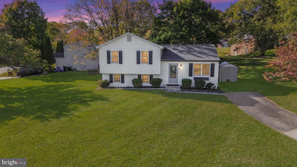 Photo of 24200 Welsh Road, GAITHERSBURG, MD 20882 (MLS # MDMC2205120)