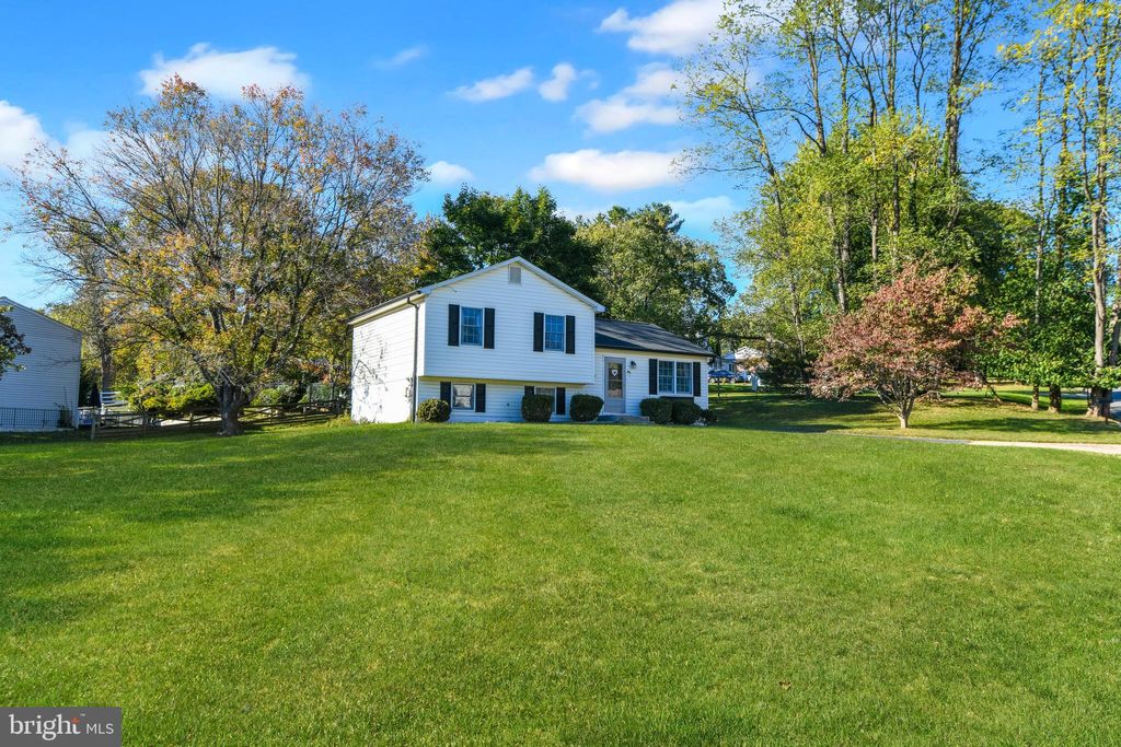 Photo of 24200 Welsh Road, GAITHERSBURG, MD 20882 (MLS # MDMC2205120)