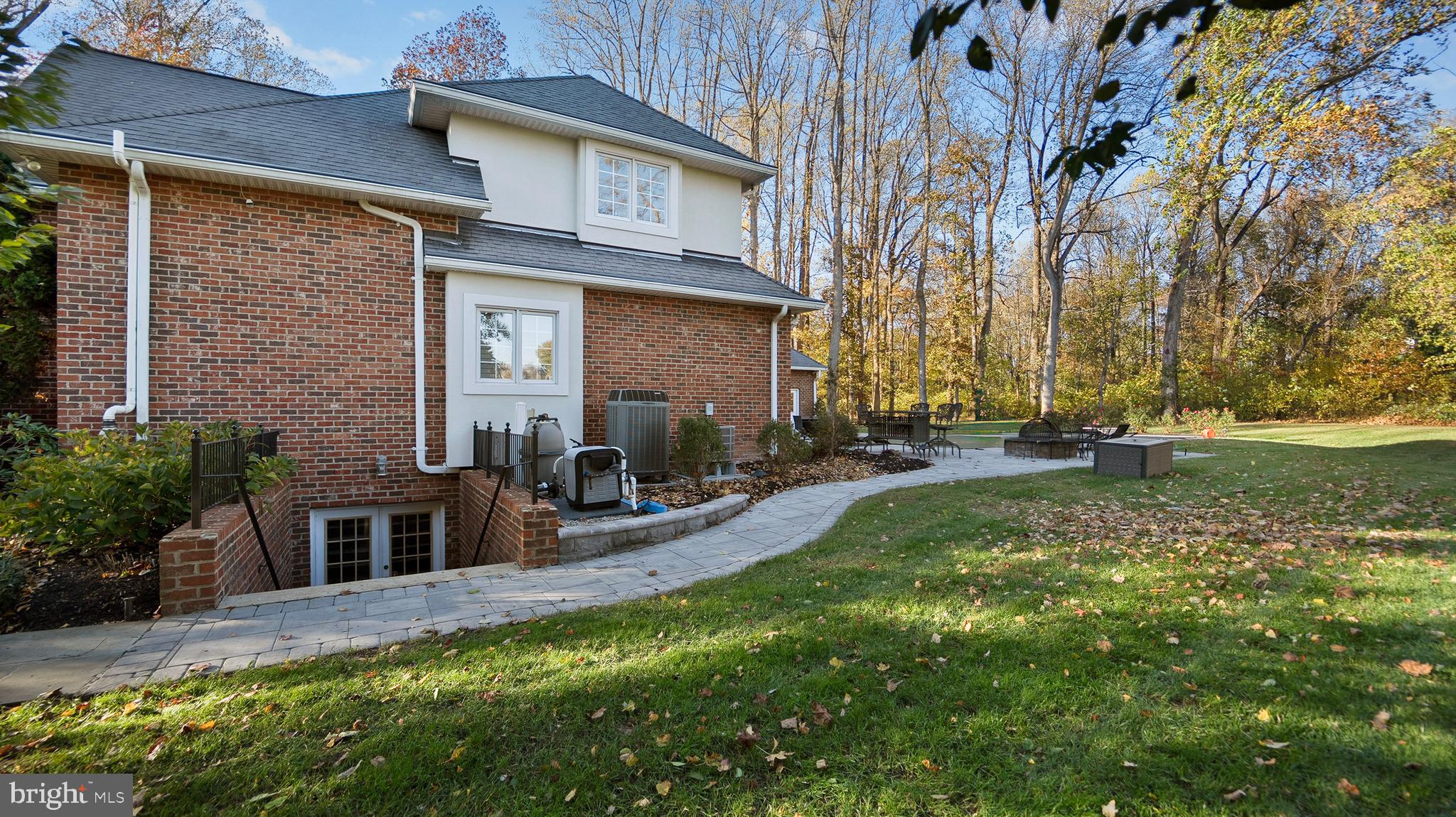 OLD SOUTH COUNTRY CLUB - Residential