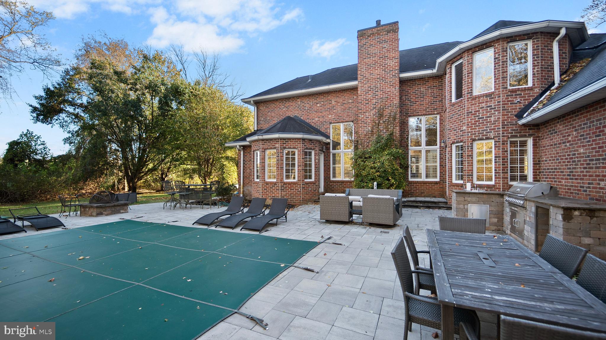 OLD SOUTH COUNTRY CLUB - Residential