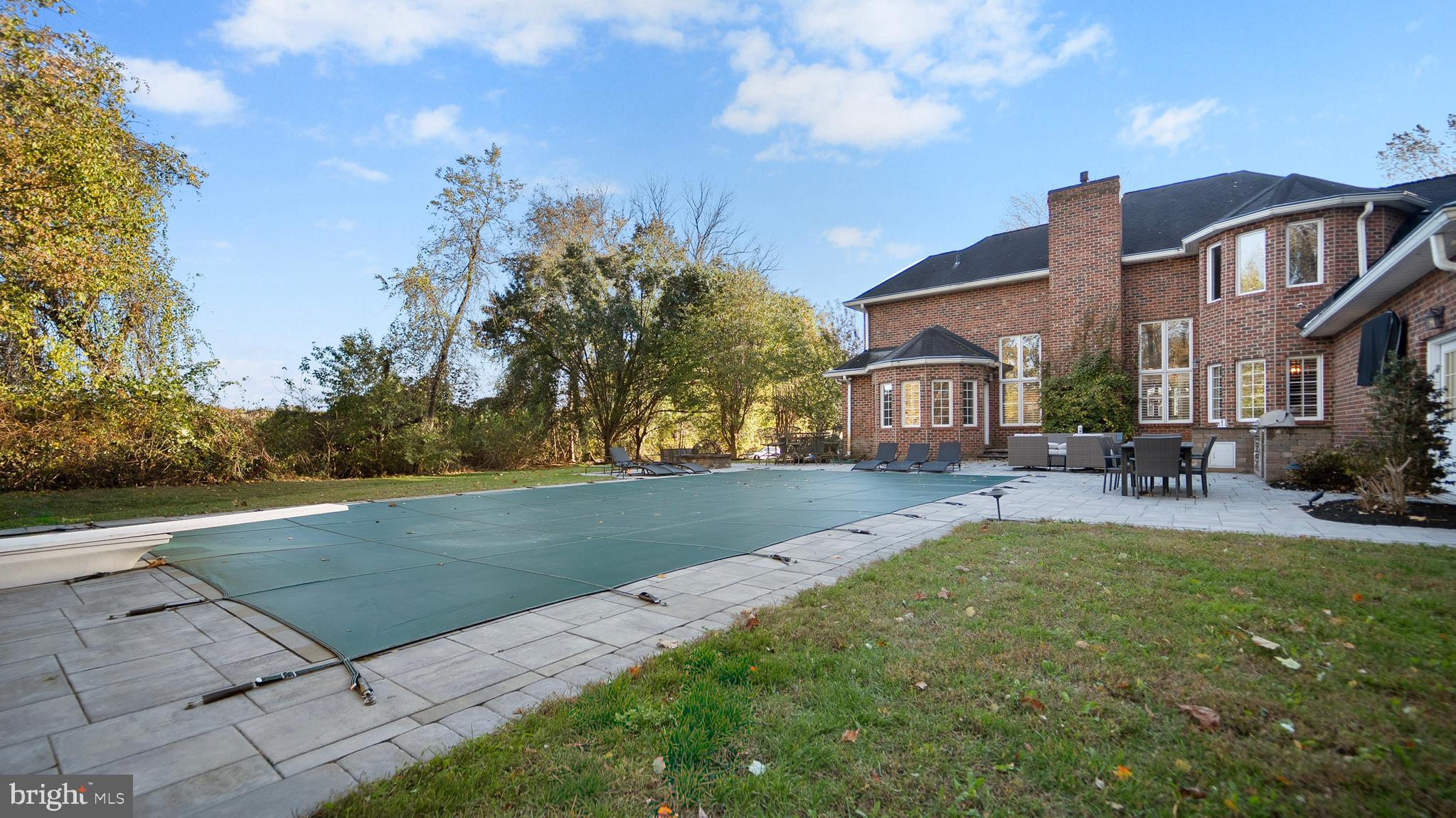 OLD SOUTH COUNTRY CLUB - Residential