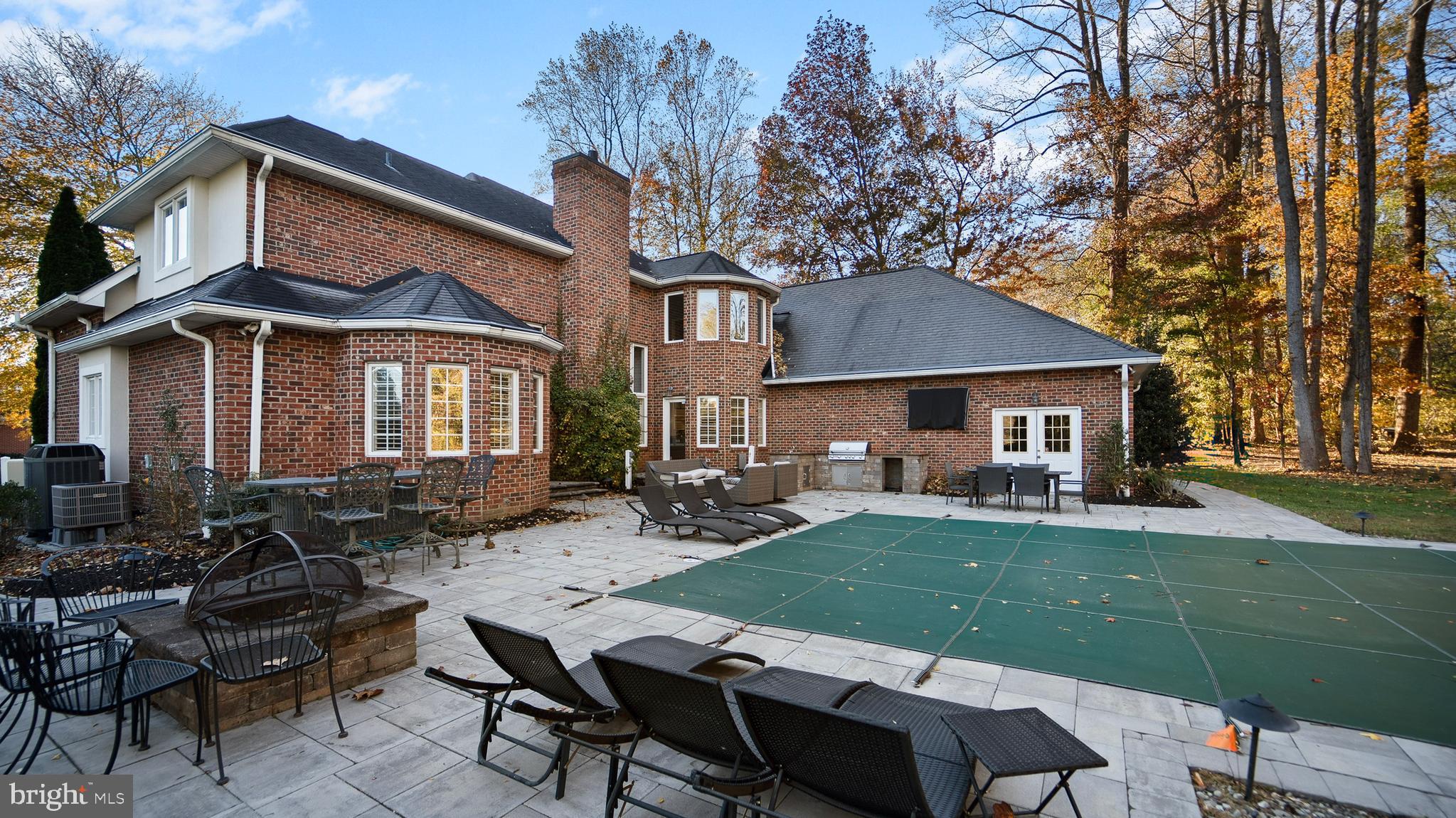 OLD SOUTH COUNTRY CLUB - Residential