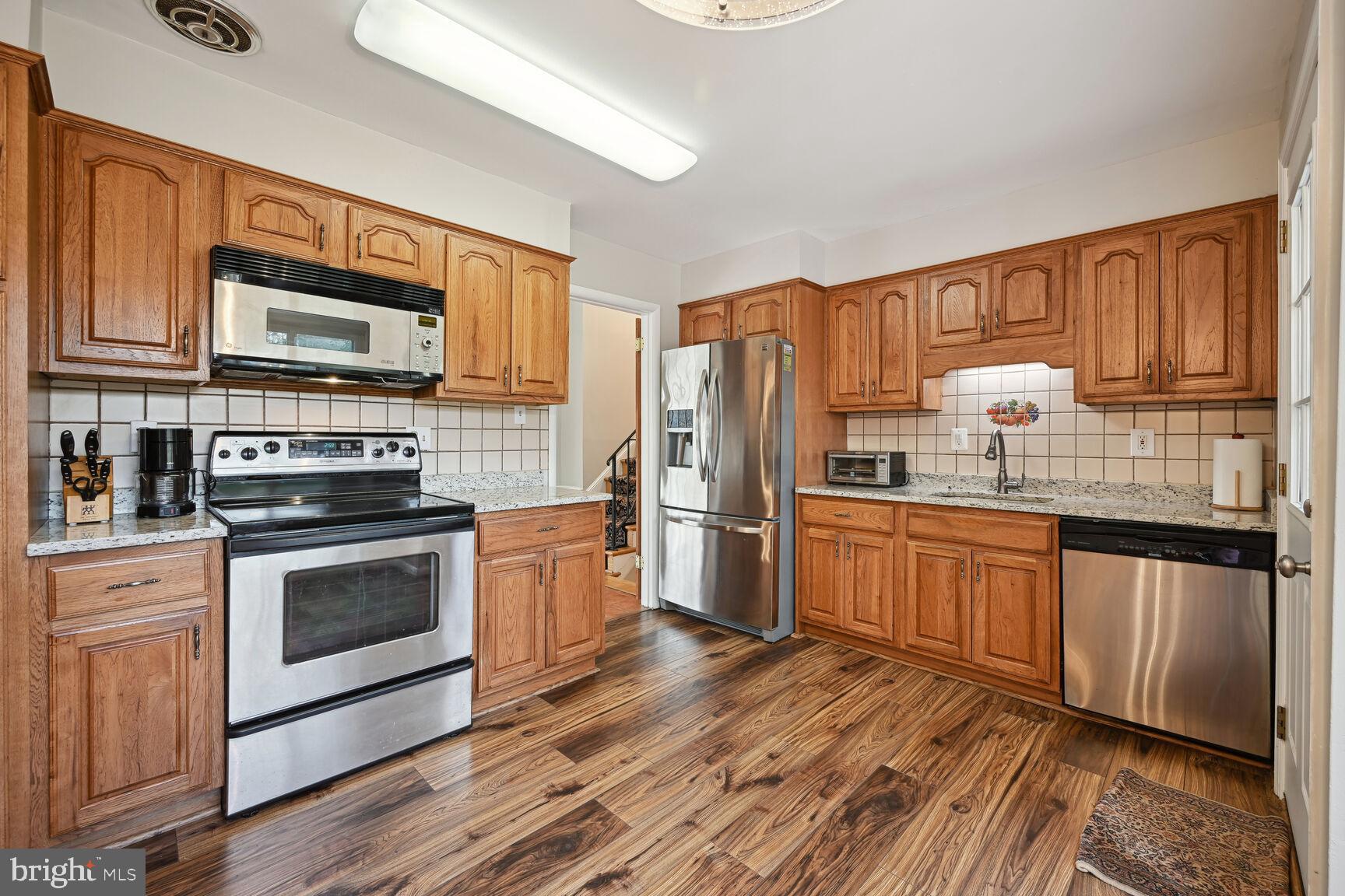 COUNTRY CLUB FOREST - Residential Lease