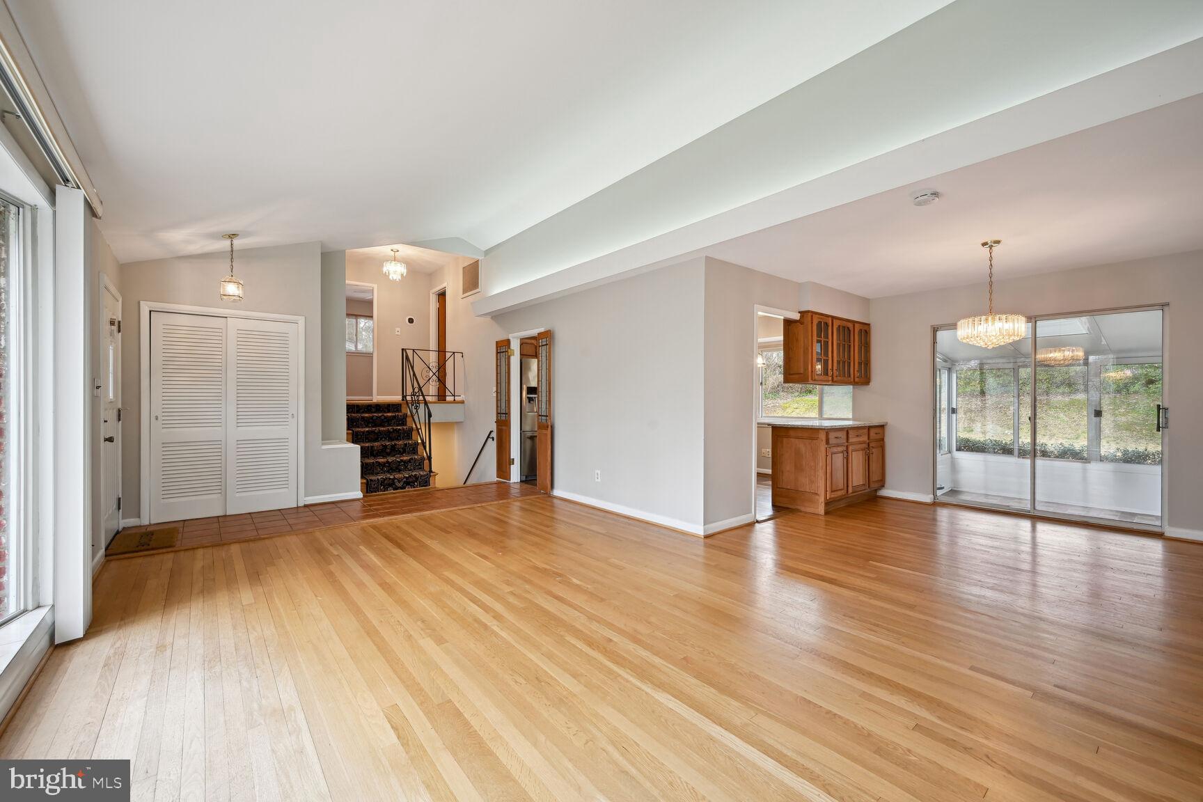 COUNTRY CLUB FOREST - Residential Lease