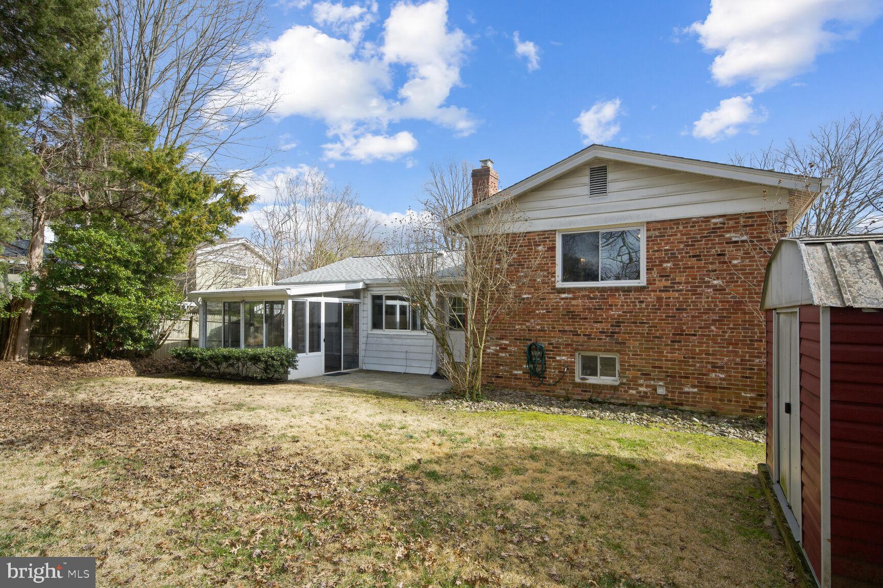 COUNTRY CLUB FOREST - Residential Lease