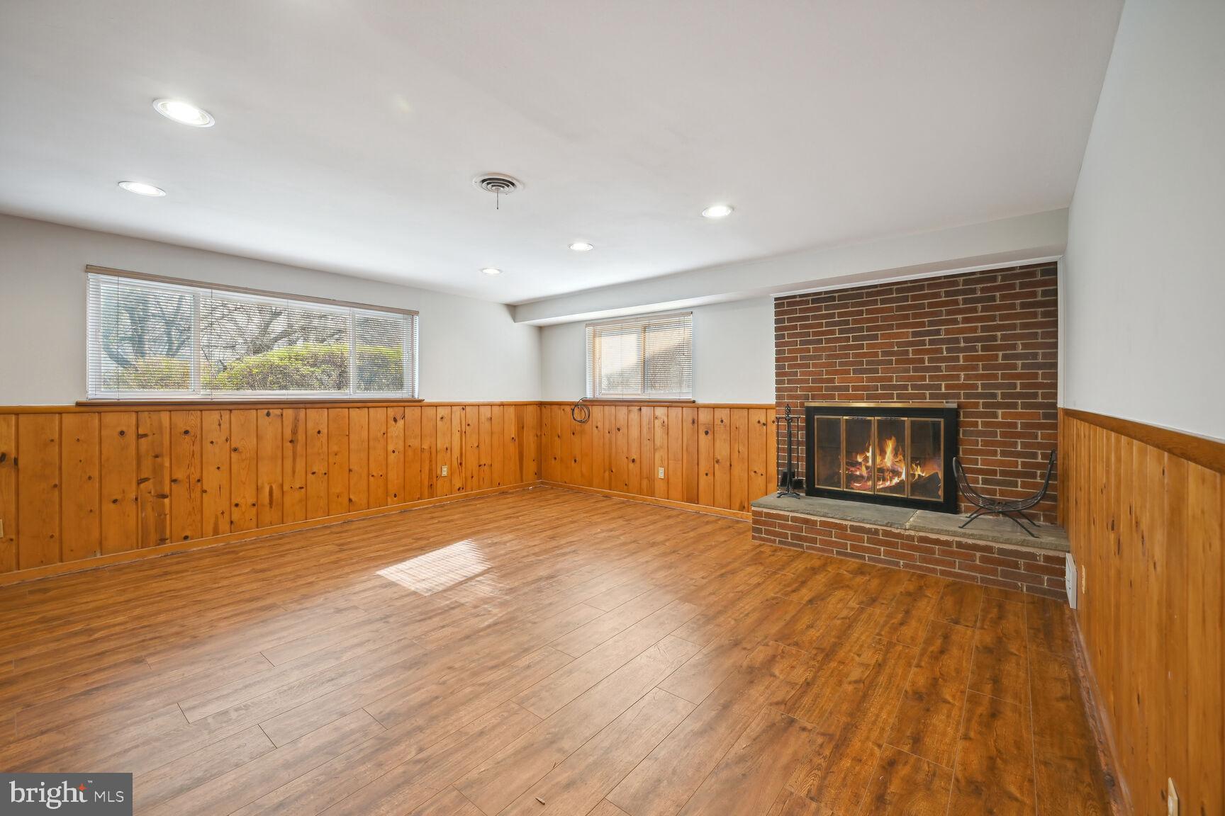 COUNTRY CLUB FOREST - Residential Lease