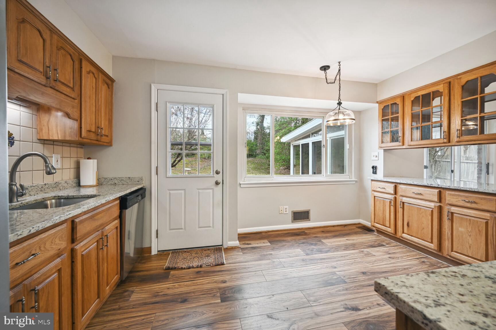 COUNTRY CLUB FOREST - Residential Lease