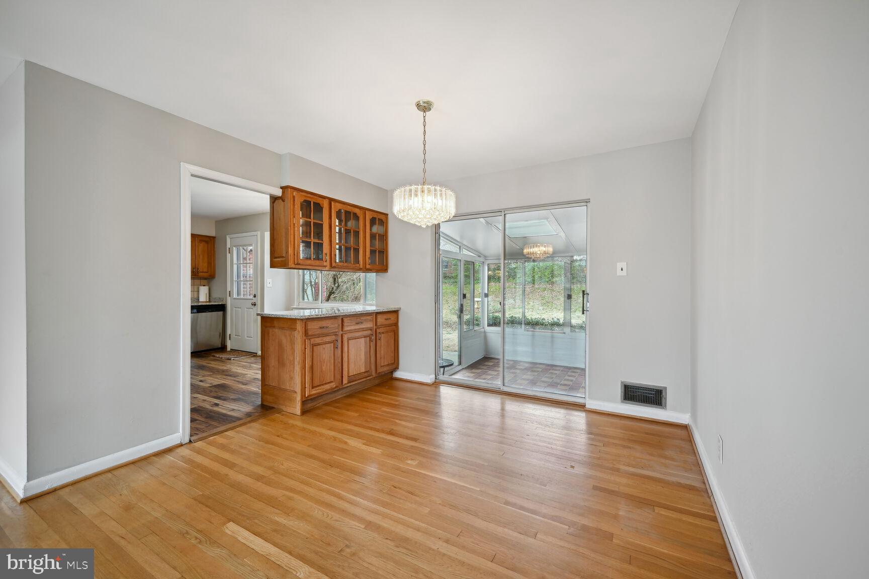 COUNTRY CLUB FOREST - Residential Lease